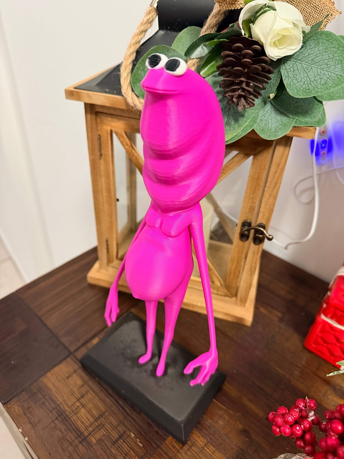 🐛 Marcus the Worm – Figurine - With Stand (Super Size)