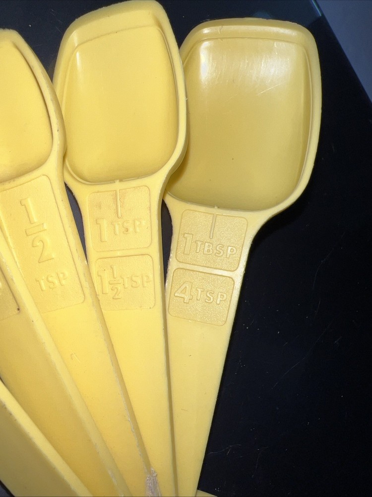 5 Pic Set Tupperware Measuring Spoons Yellow & D Ring