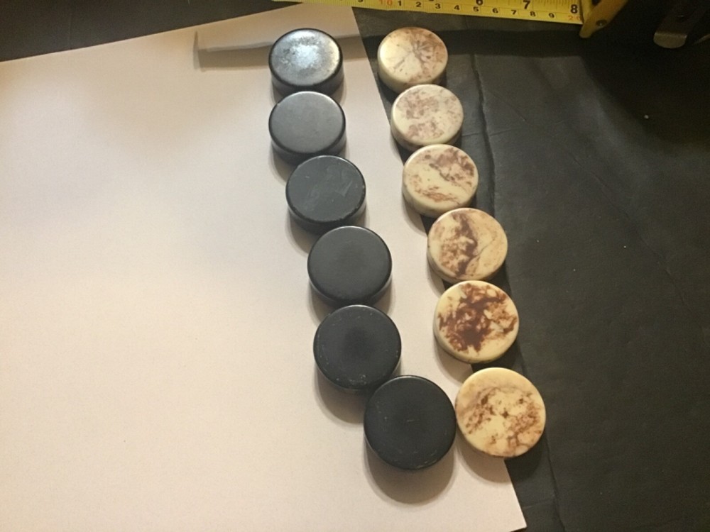 LOT 12 CATALIN Backgammon ? Marbleized Bakelite discs from estate..