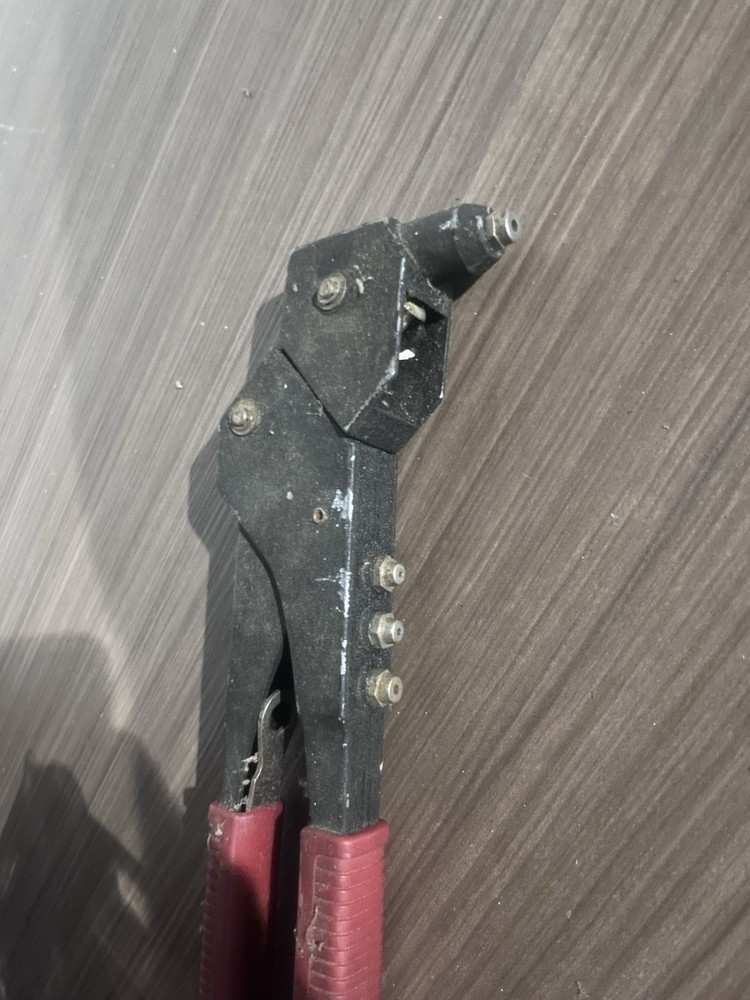 Arrow Swivel Head Rivet Tool