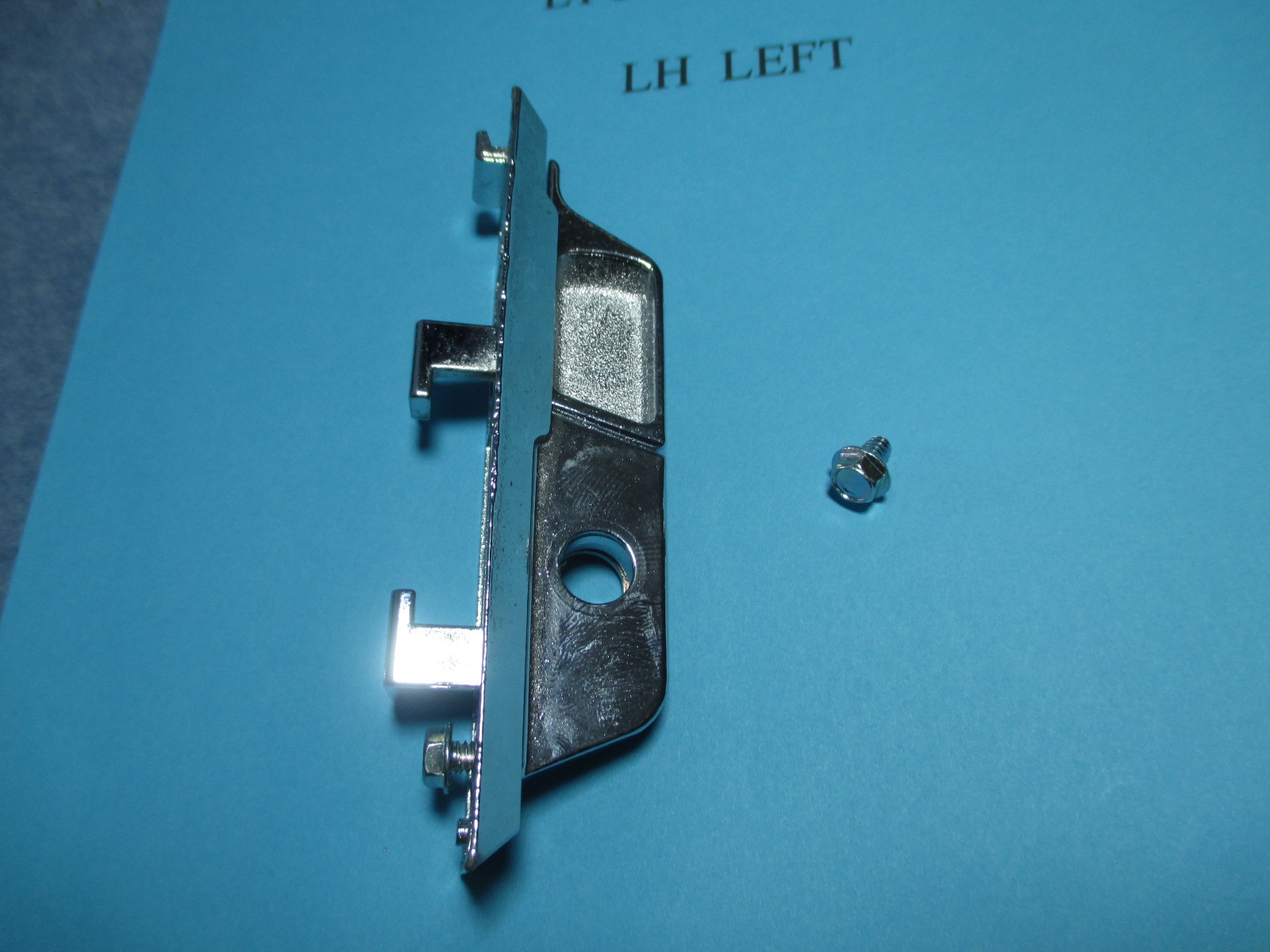 LYON LOCKER HANDLE ASSEMBLY LH LEFT MADE IN USA NEW CASE LIFT & SCREW 1981 +