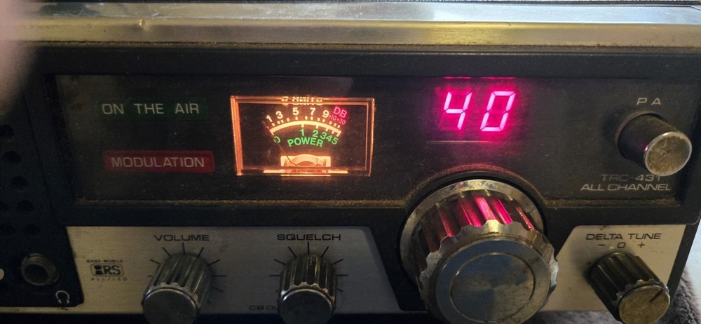 Realistic Navaho TRC431 CB Powers up