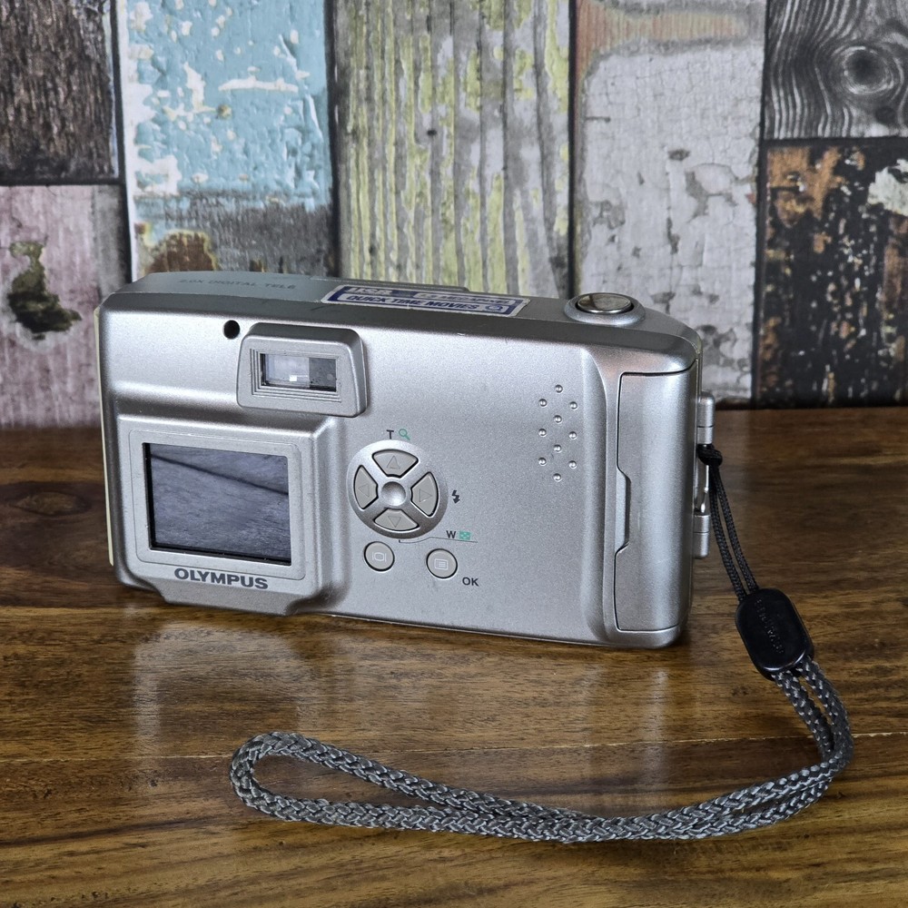 Untested Olympus C-100 Compact Digital Camera For Spares Repairs