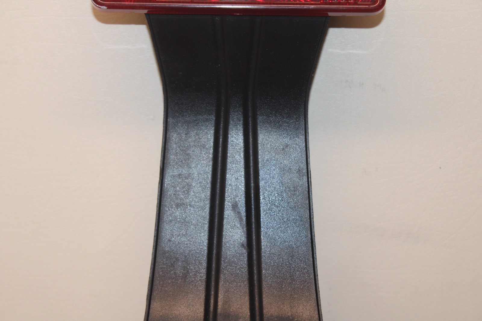 07-18 JEEP WRANGLER REAR SPARE TIRE BRACKET CARRIER THIRD BRAKE LIGHT 55397217