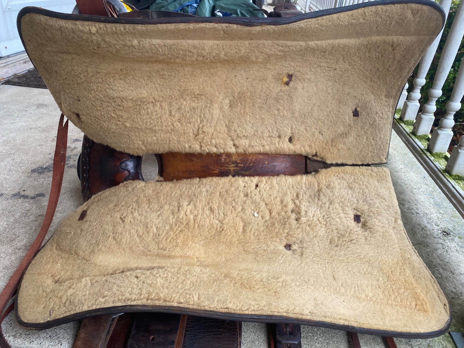 Used/Vintage 1960's G. H. Vaught 15" tooled leather Western saddle US made