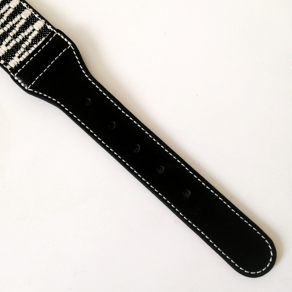 Leather dog collar is adjustable, suitable for medium-sized dogs, adjustable