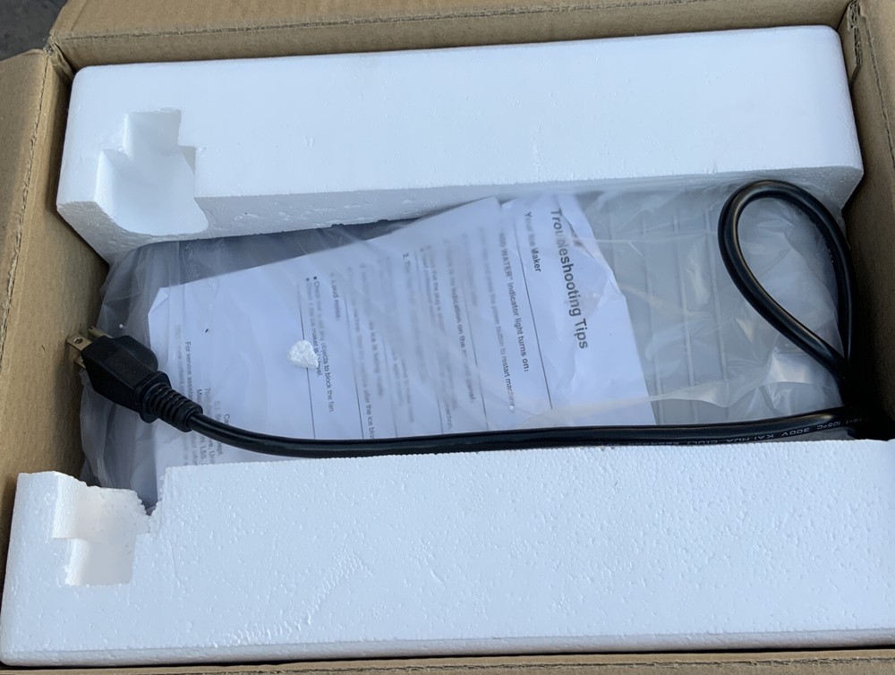 🍏 Frigidaire Ice Maker - Silver EFIC206,Distressed Box