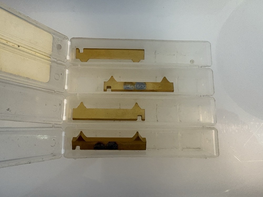 Advent 138-TA-01-F4 Multi-Flute Replaceable Thread Mill. - With Extra Inserts