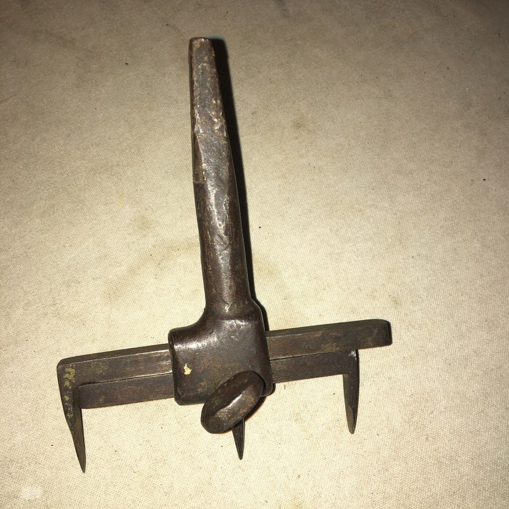 ANTIQUE COMPASS SCRIBE HAND TOOL CAST  IRON WOODWORKING BLACKSMITH