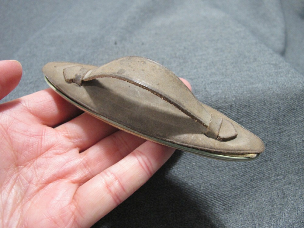 Antique lift up handle genuine leather nails buffer