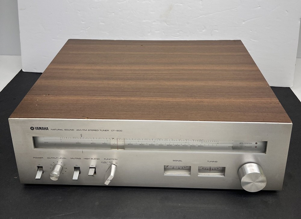 YAMAHA CT-600 STEREO TUNER