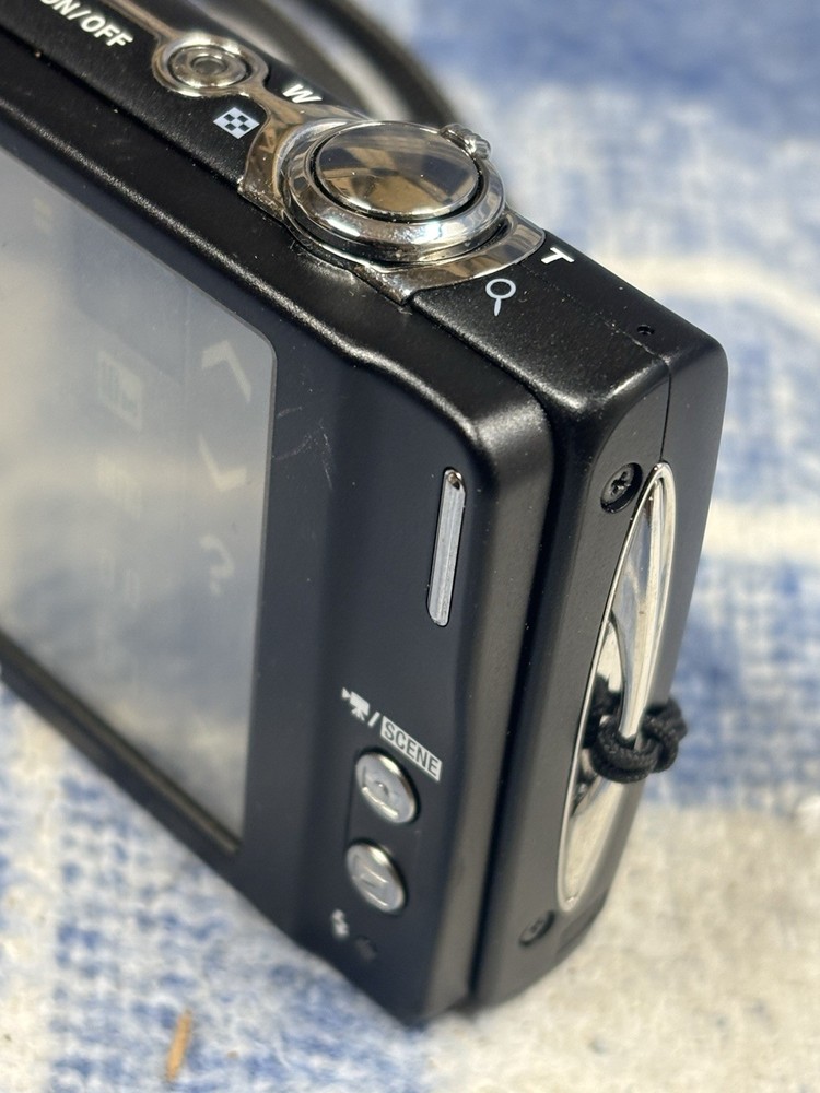 Nikon Coolpix S230 Digital Camera 10MP Touchscreen LCD