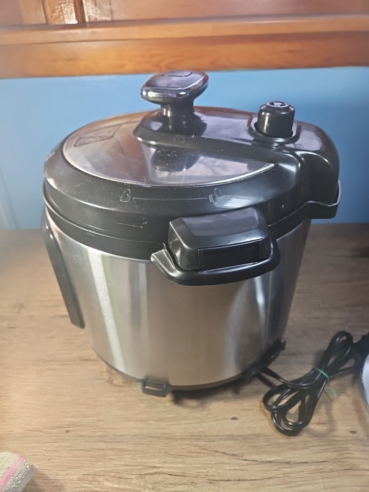 FARBERWARE 7-1 Programmable 6 quart Pressure Cooker Stainless WM-CS6016WP