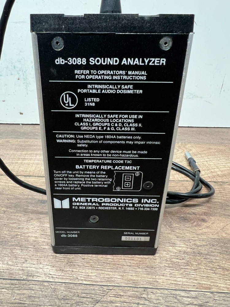 Metrosonics db-3088 Sound Analyzer