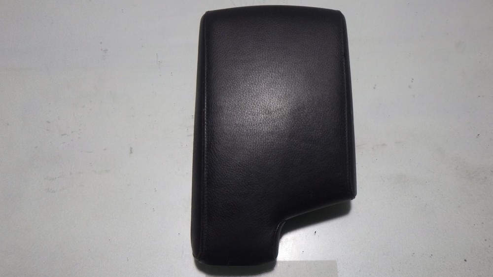 07 BMW 328i CENTER CONSOLE ARMREST