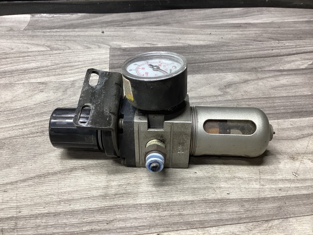 SMC Model NAW2000 Filter Regulator #120N106