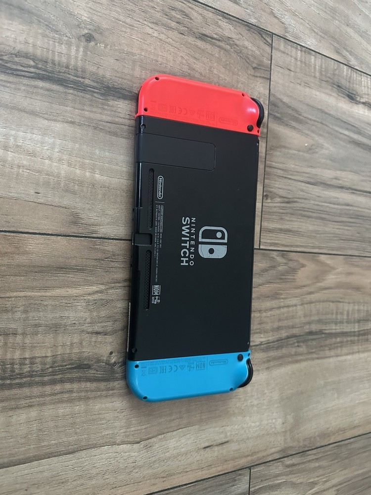 Nintendo Switch (Working Controllers)