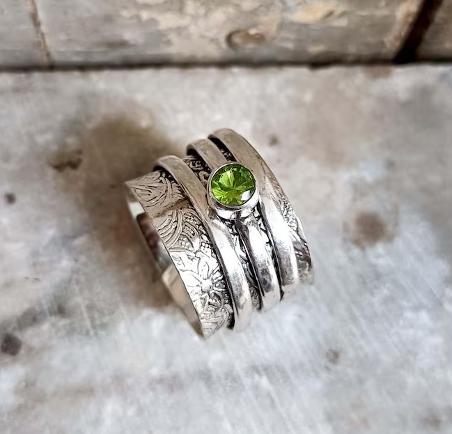 Solid 925Sterling Silver Floral Spinner Natural Peridot Gemstone Meditation Ring