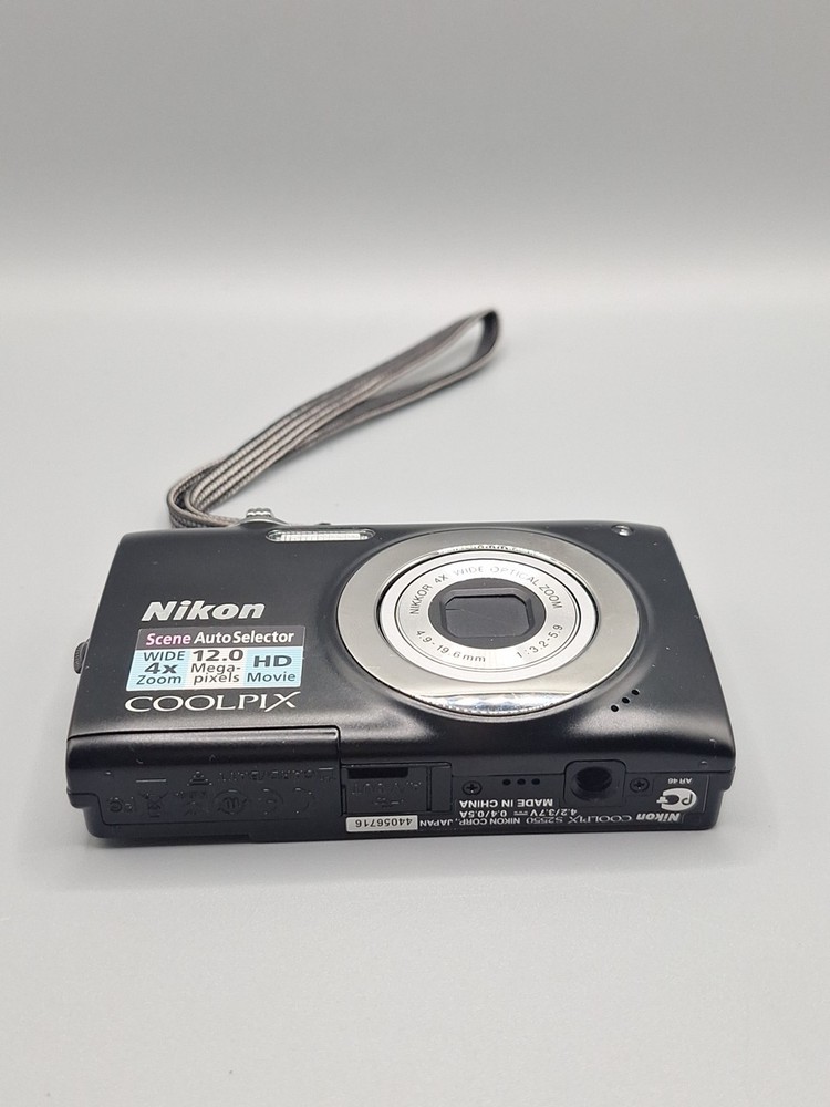 Nikon Coolpix S2550 Digital Camera,SPARES, Please Read Description. Lens Error.
