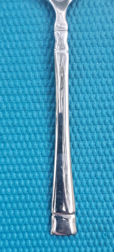 4-Oneida EVERSON PLACE / SOUP SPOONS 8"