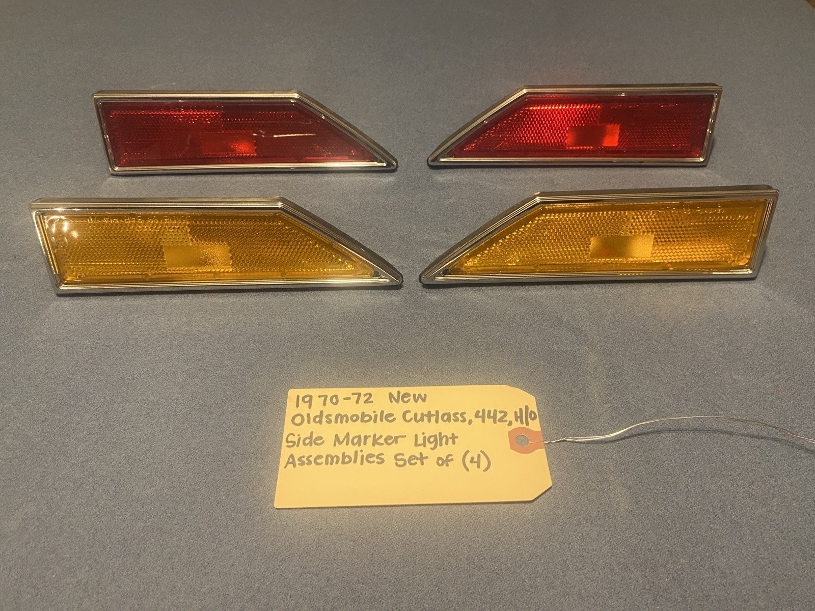 1970-72 New Oldsmobile Side Marker Light Assembly Set