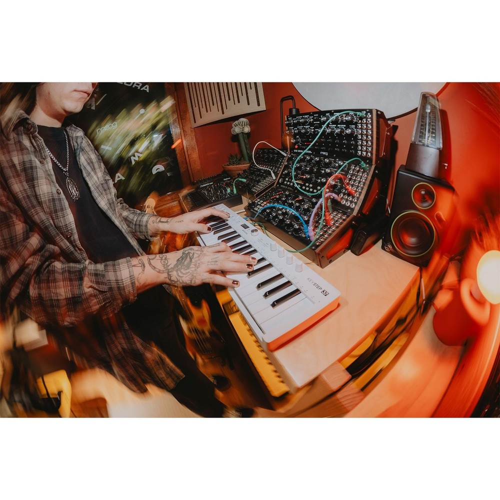 Arturia KeyStep 37 mk2 Compact 37 Key Keyboard Controller & Sequencer Pack