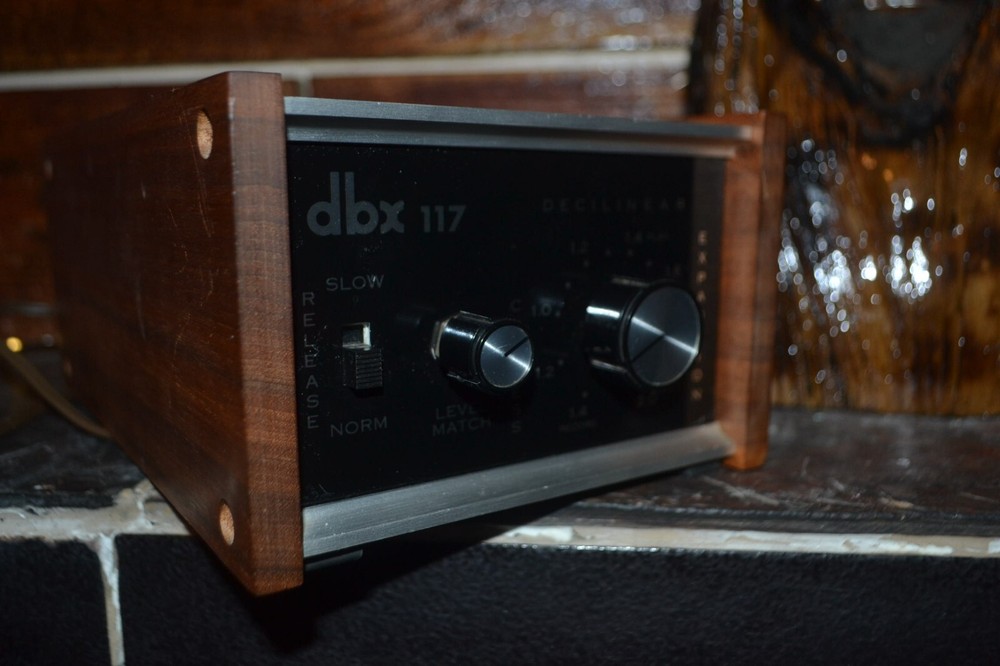 DBX 117 Decilinear Compressor Dynamic Range ProcessorTested VIDEO