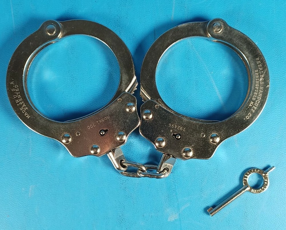Peerless Chain Link Handcuff Model 700 with key FREE SHIP