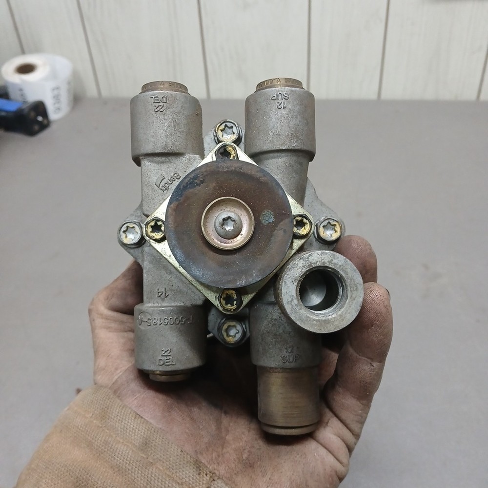 BENDIX BRAKE VALVE T 5005185 A / T 5018331 Untested