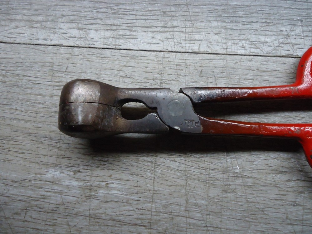 DIXIE GUN WORKS BULLET MOLD 395