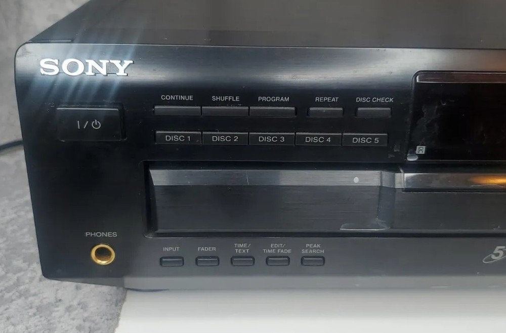 Sony CDP-CE525 5 Disc CD Player Powers On No Remote