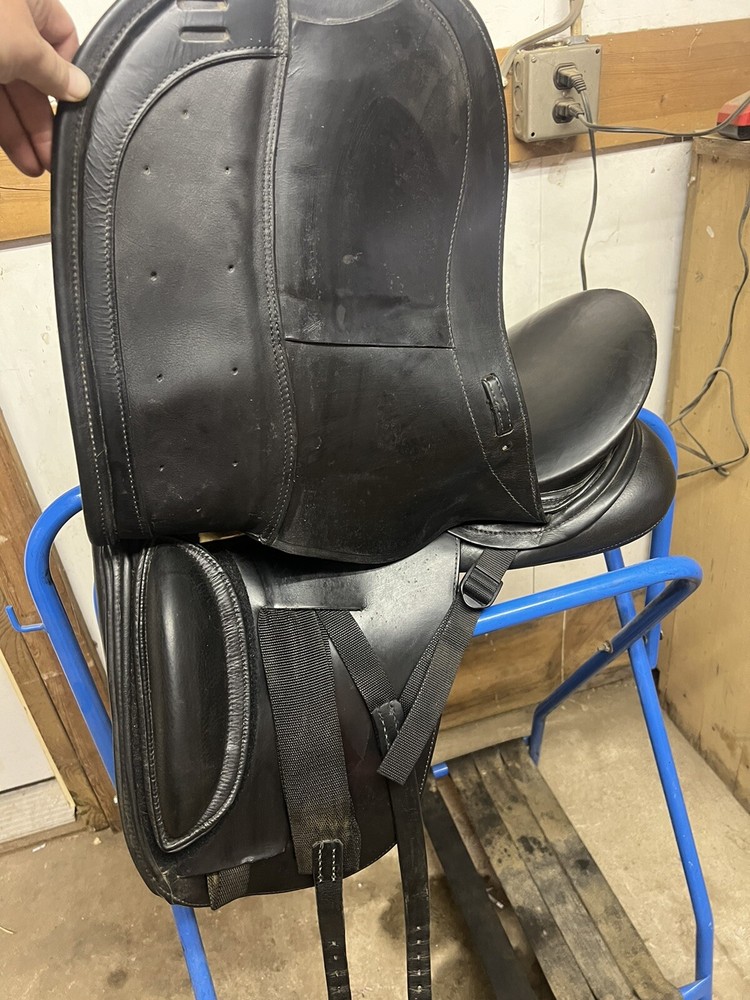 18” Schleese Wave Dressage Saddle