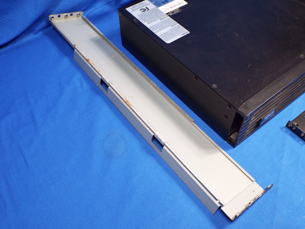 Tripp Lite SmartPro UPS Line Interactive Sine Wave Rackmount 1000VA 120V