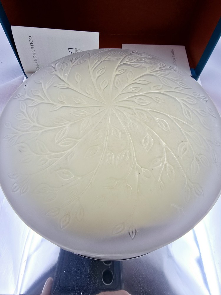 Lalique Crystal Container Collection Perfumed Dusting Powder