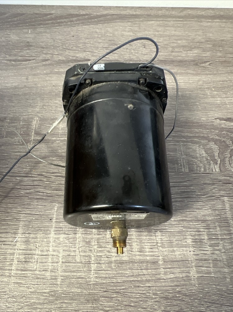 United Instruments, Inc. Beechcraft Vertical Speed Indicator P/N: 7040