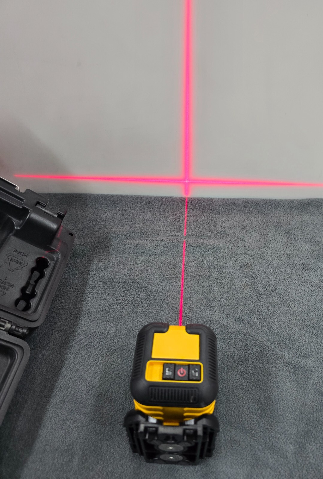 Dewalt 36 ft. Red Self-Leveling Cross Line Laser Level Batteries & Case DW08802