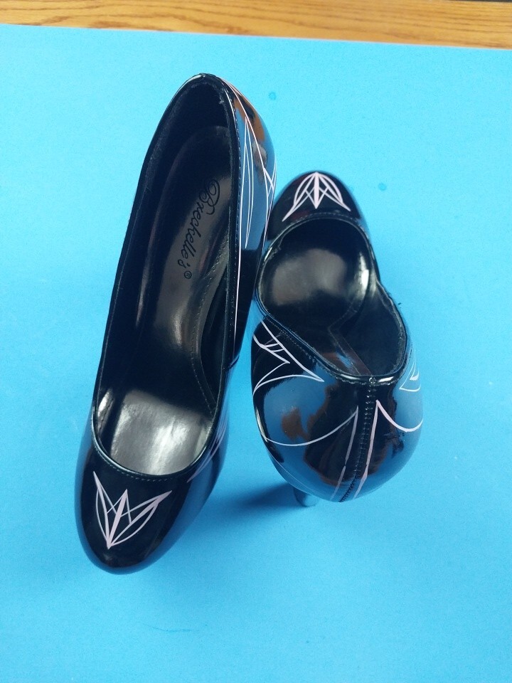 breckelles heels black. size 8.5 rocka