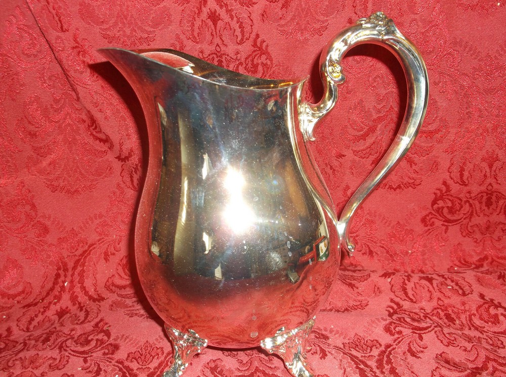 Oneida Silverplate Beverage Pitcher 0717 WITH ICE LIP...NICE!