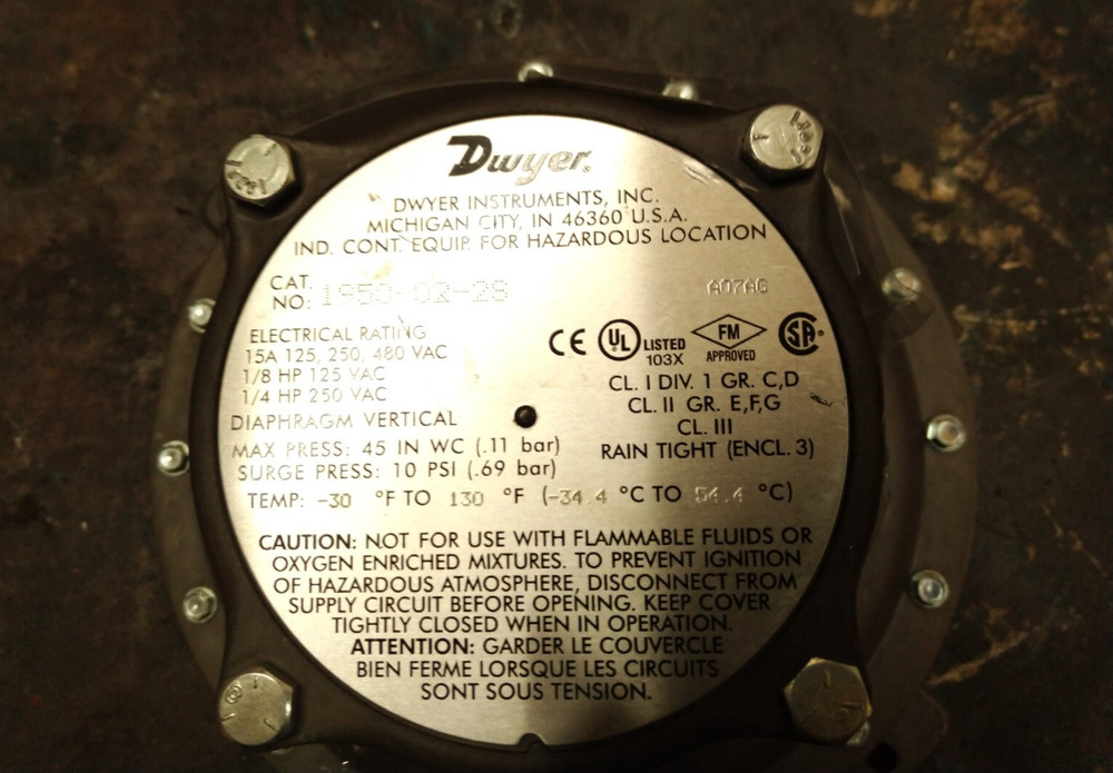 DWYER Adjustable Range Explosion-Proof Differential Pressure Switch , 1950-02-2S