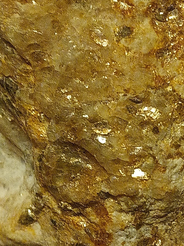 89 Grams ,crystalized gold specimen. Beautiful Piece.