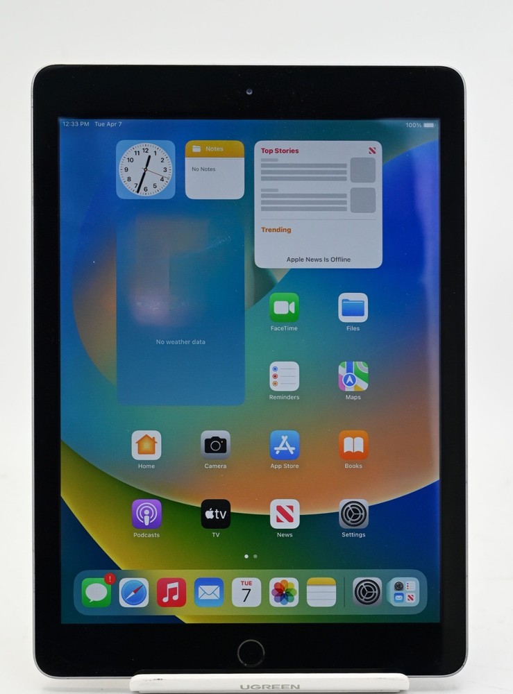 Apple ipad A1822 (MP2F2LL/A) (5th Gen) 32GB