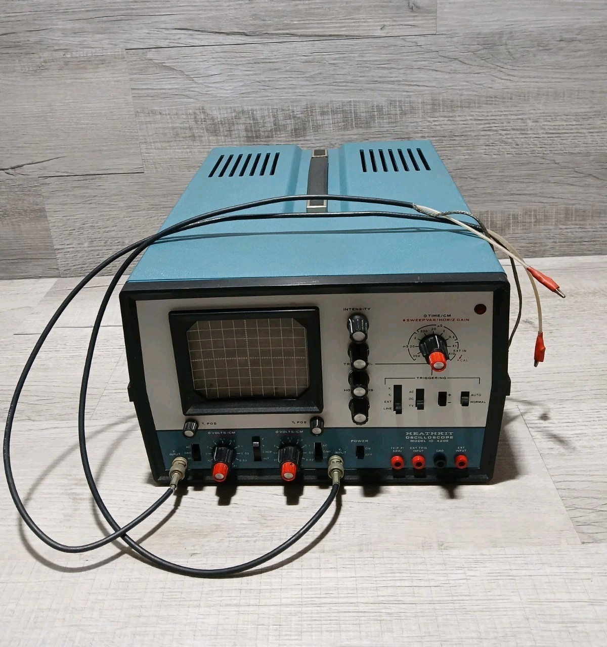 Vintage Heathkit Oscilloscope 5 MHz Dual Trace Model I0-4205