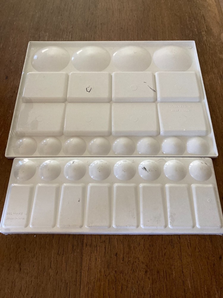 2 HEAVY PLASTIC RECTANGULAR PAINT MIXING TRAYS: 13" x 10" & 12" x 4" (V986)
