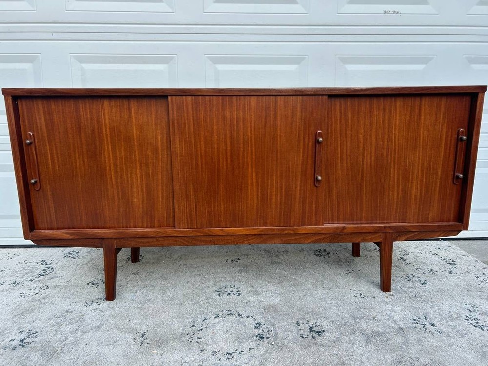Mid Century Modern Credenza/Sideboard/Buffet