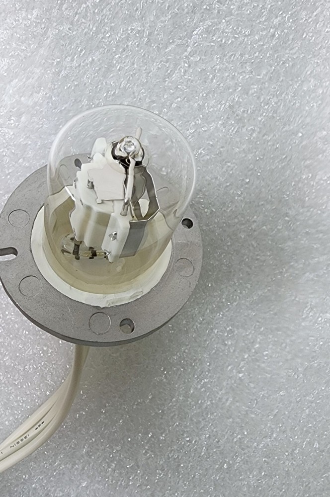 Hamamatsu L6637 Deuterium Lamp L2D2