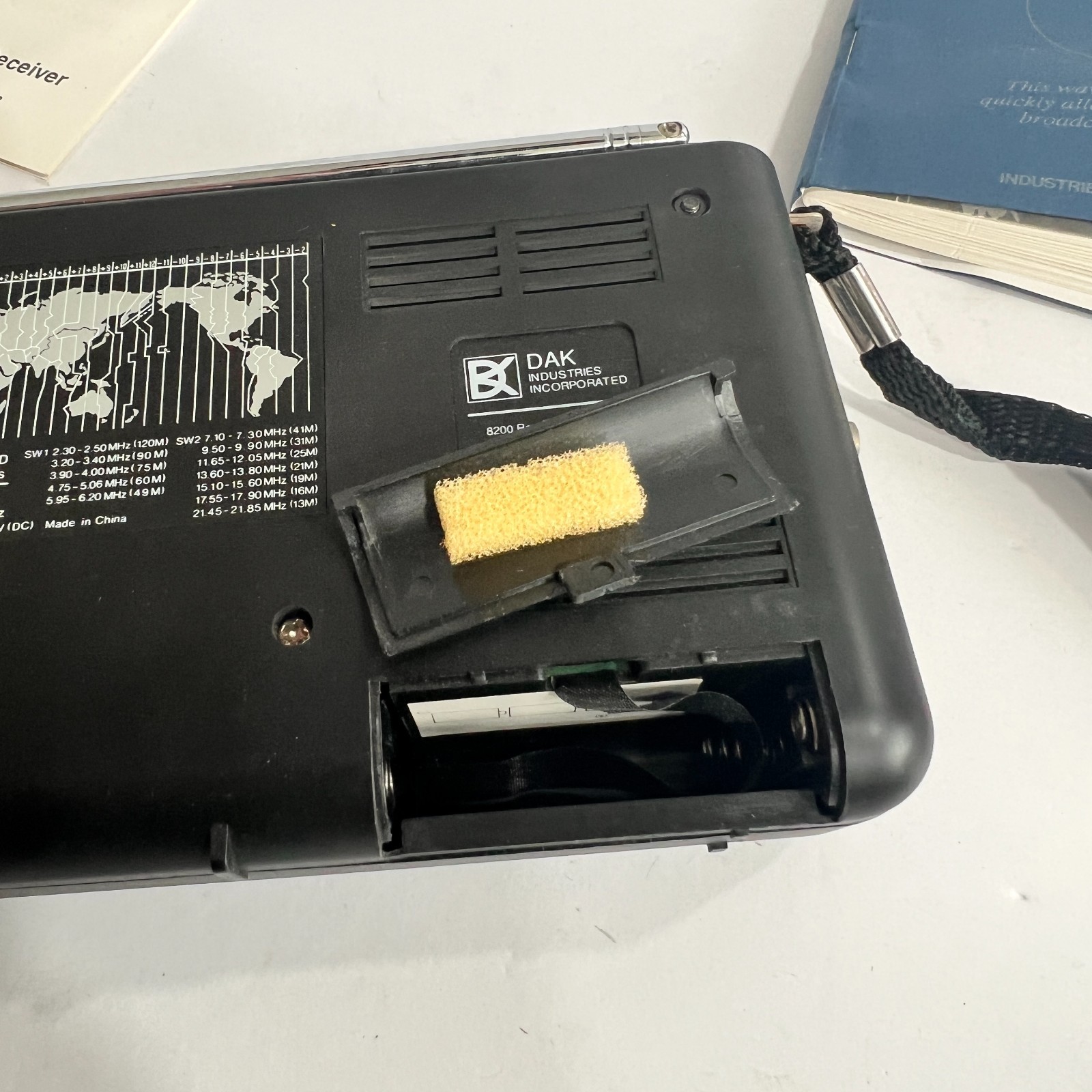 DAK MR-101s PLL Synthesized World Band Receiver FM/MW/SW1/SW2 w/Frequency Guide