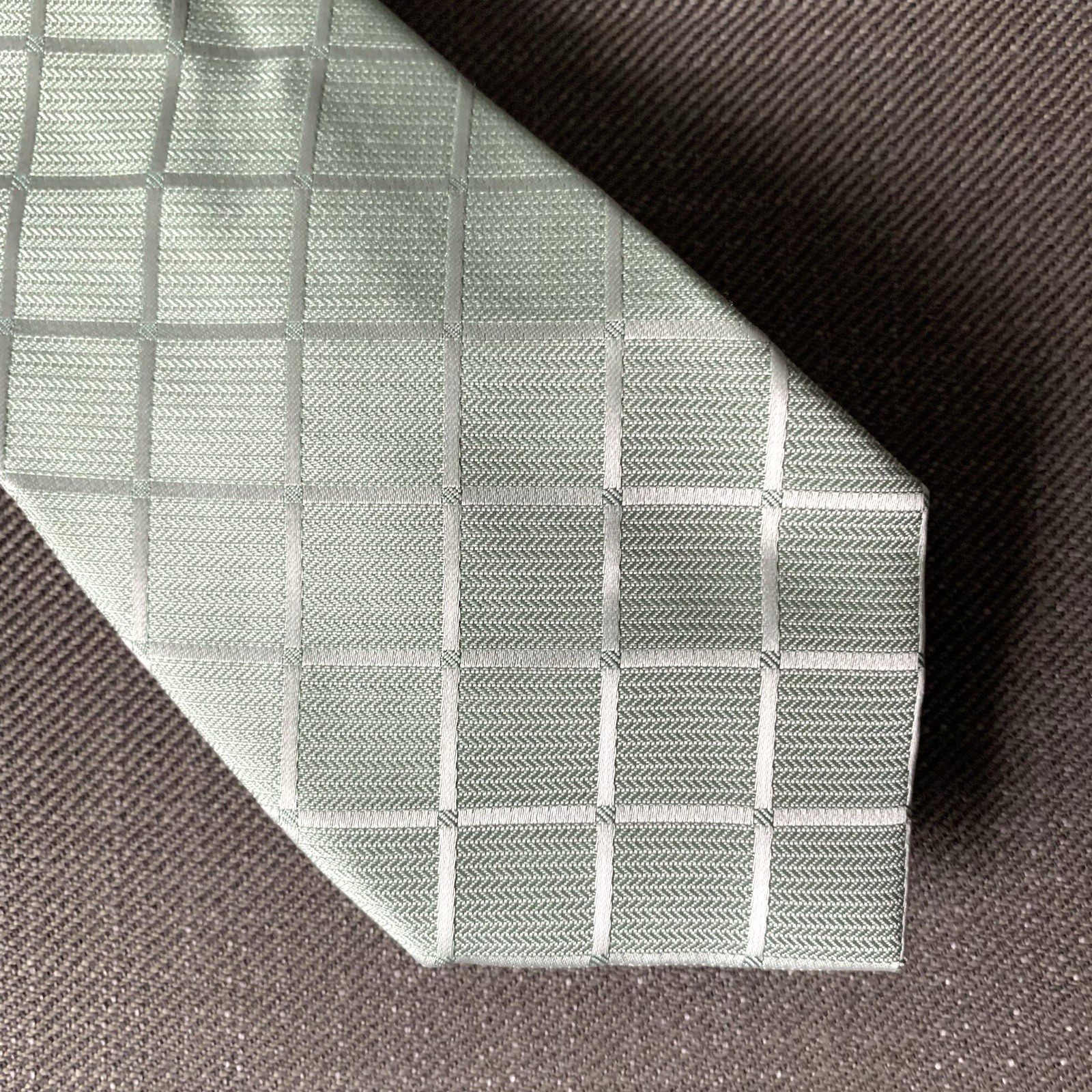 Calvin Klein Men's Neck Tie Light Green Grid Silk Blend MSRP $69.50