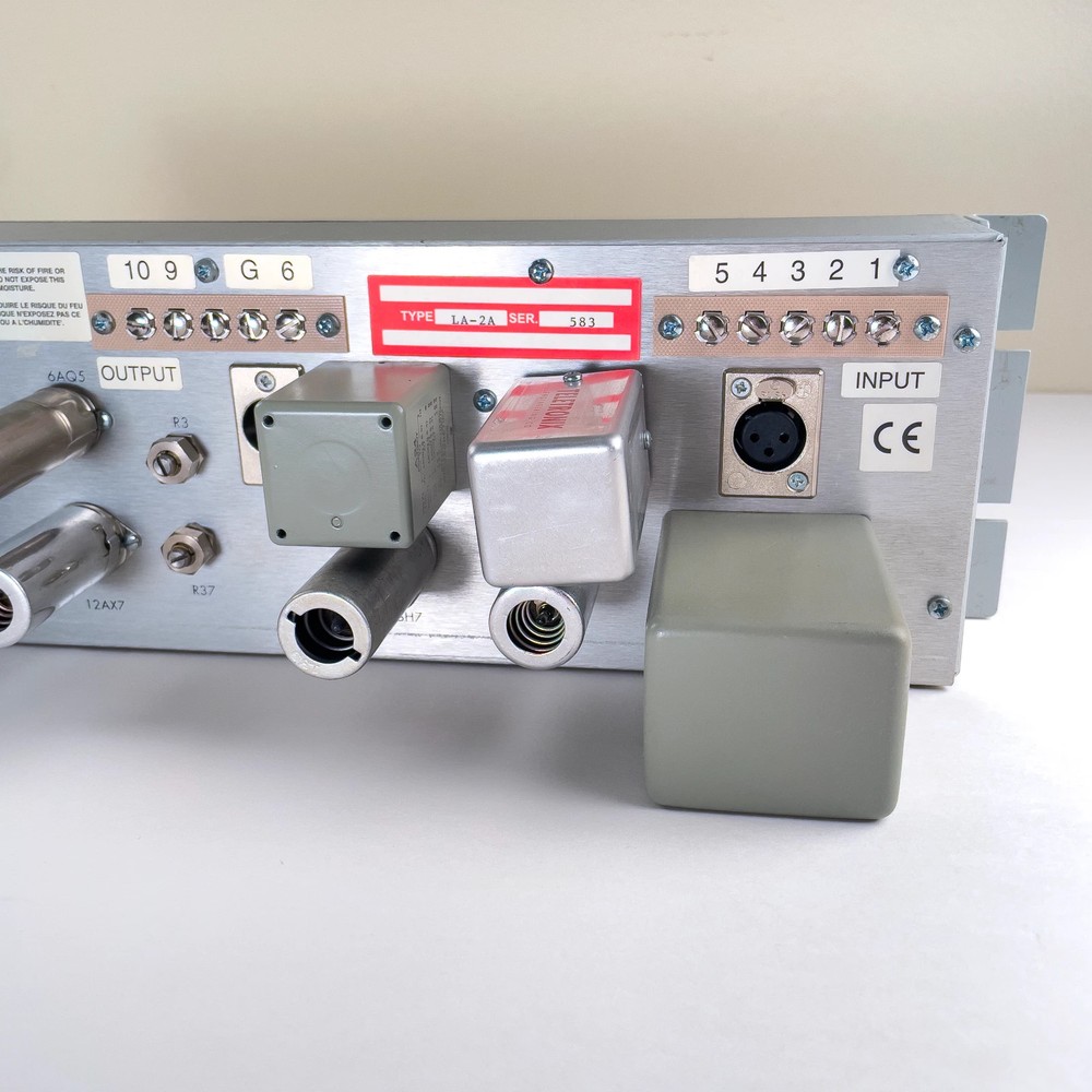 Universal Audio Teletronix LA-2A Classic Leveling Amplifier Compressor