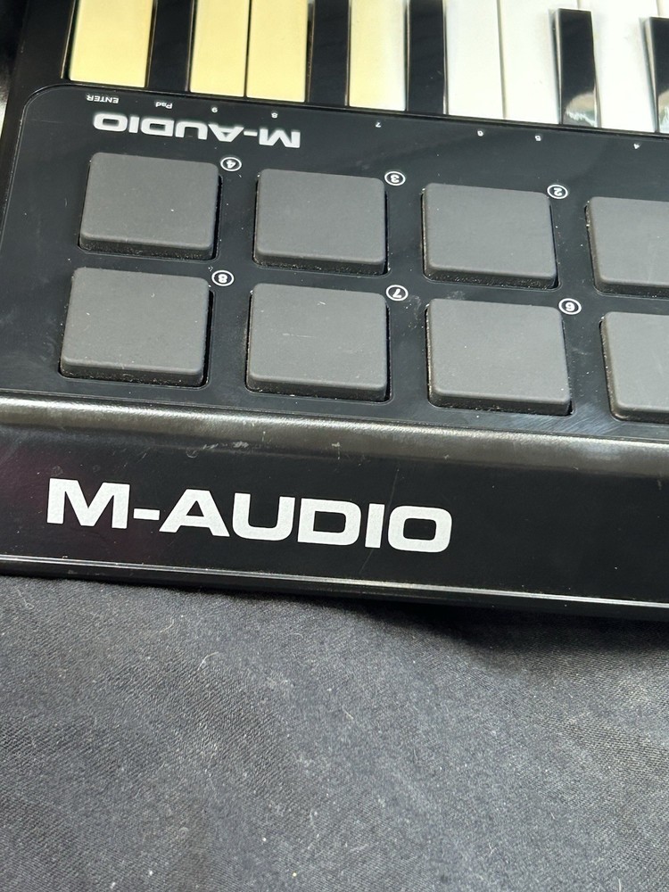 M-Audio Axiom Air Mini 32-Key MIDI Keyboard Controller with Pads, Knobs, USB