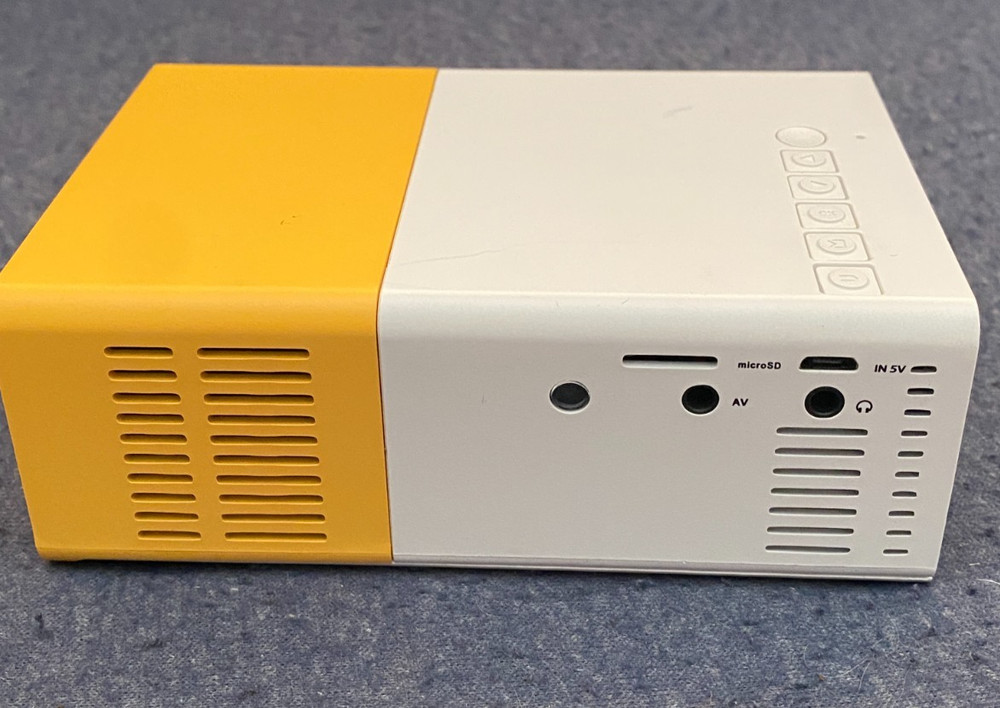 Mini Projector Rohs High Resolution LED projector W/Remote bundle Instructions